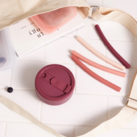 Collapsible Cup with Reusable Straws - Picture 2 of 10